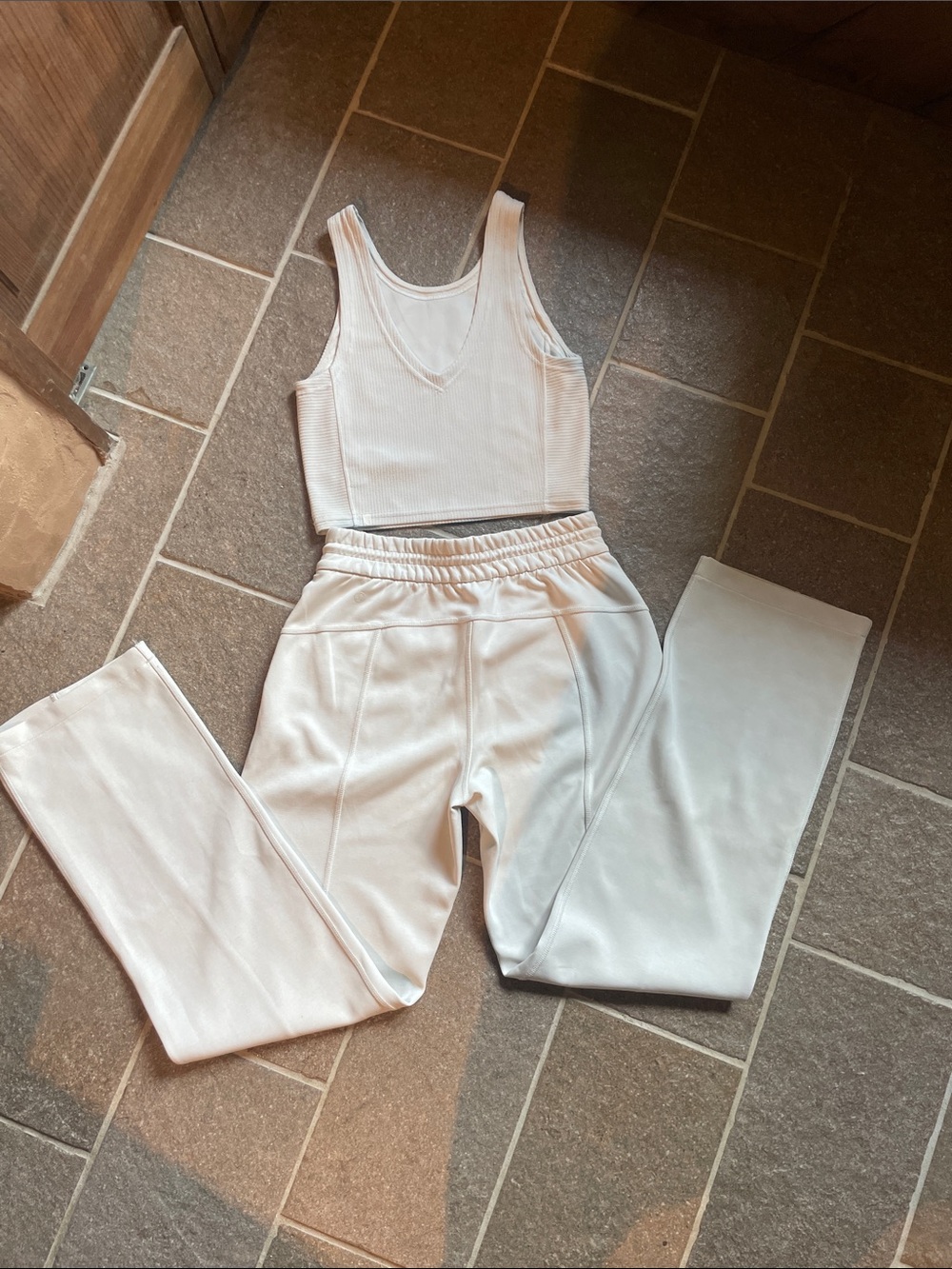 lululemon athletica Ivory joggers and tank size 4